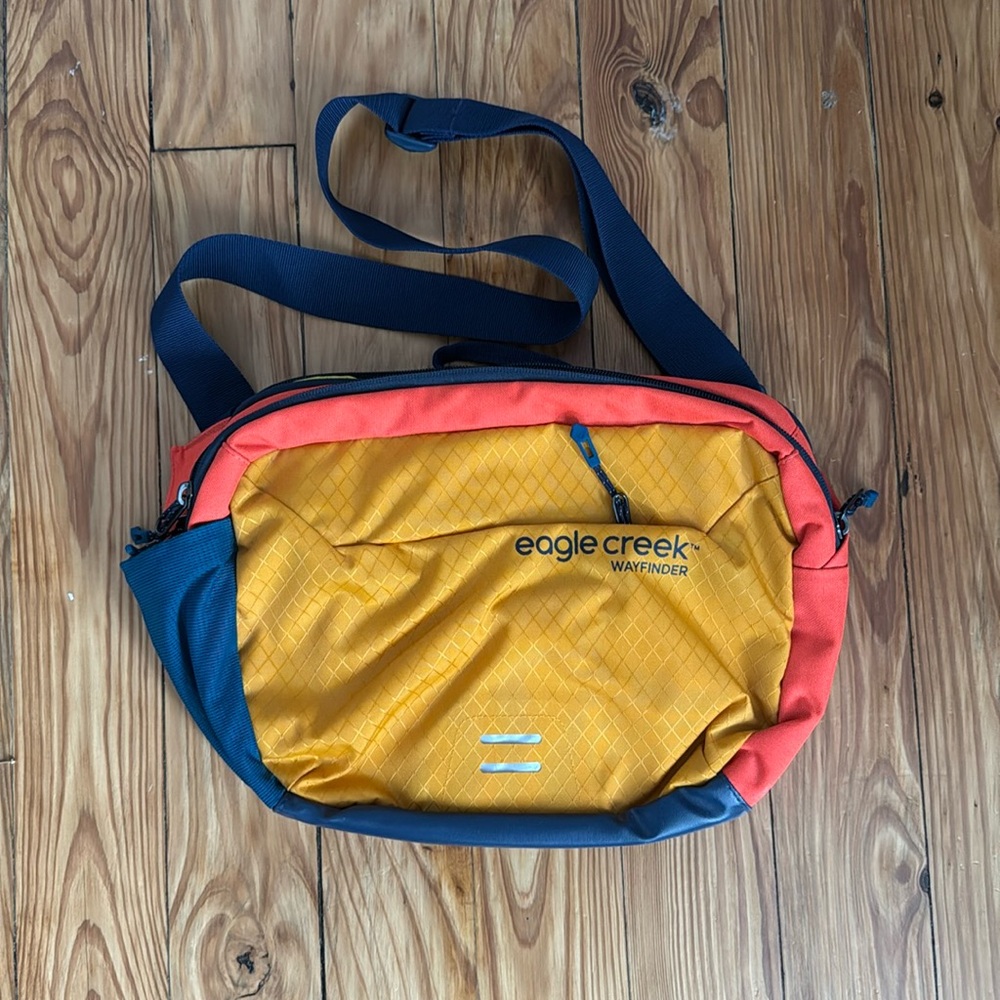 Eagle Creek Wayfinder crossbody bag, sahara yellow